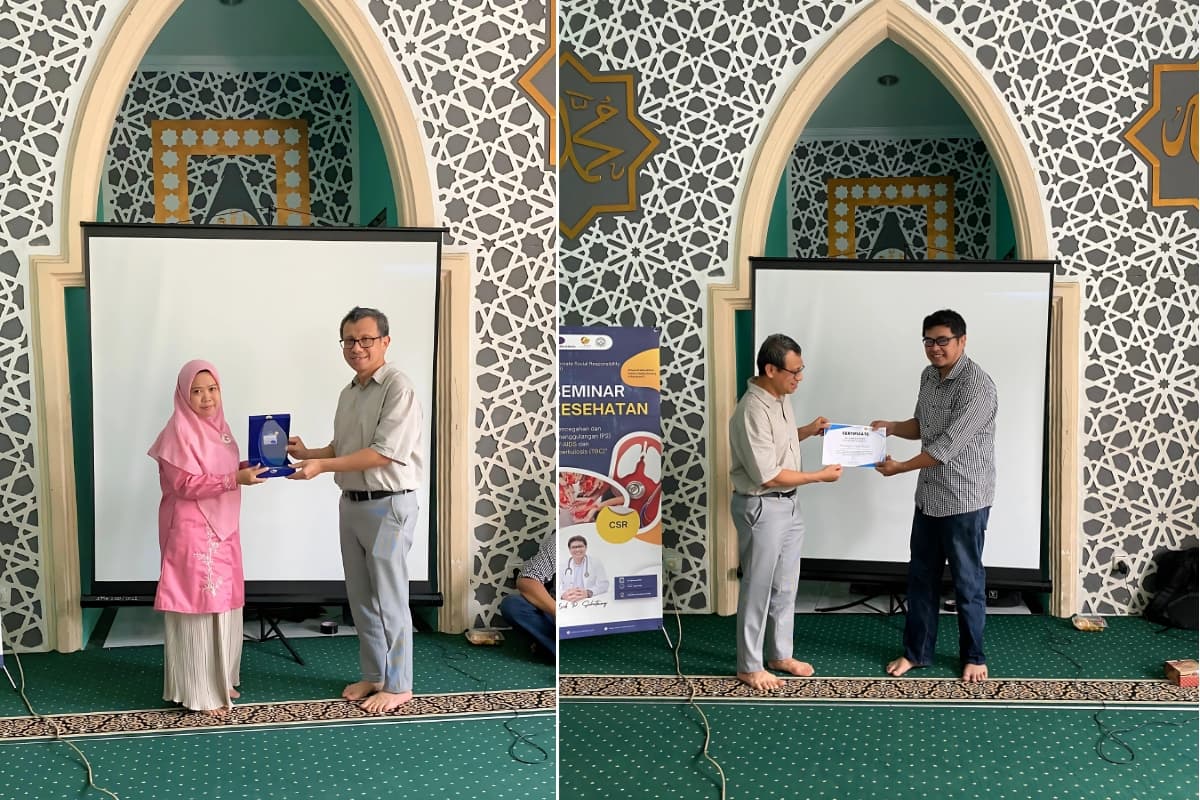 Penyerahan sertifikat dan plakat CSR seminar kesehatan 2025